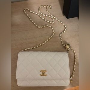CHANEL - Lambskin - Wallet on Chain - White with Gold Accents